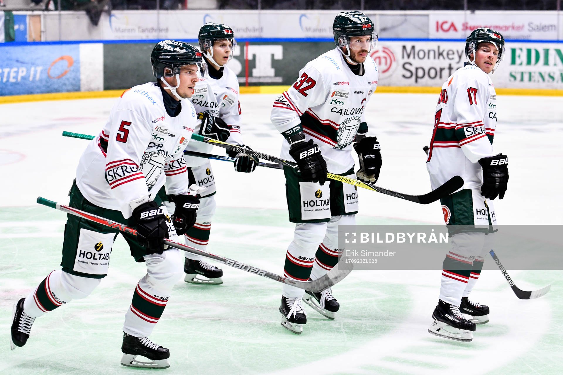 Tingsryds Niklas Enberg jublar med lagkamrater