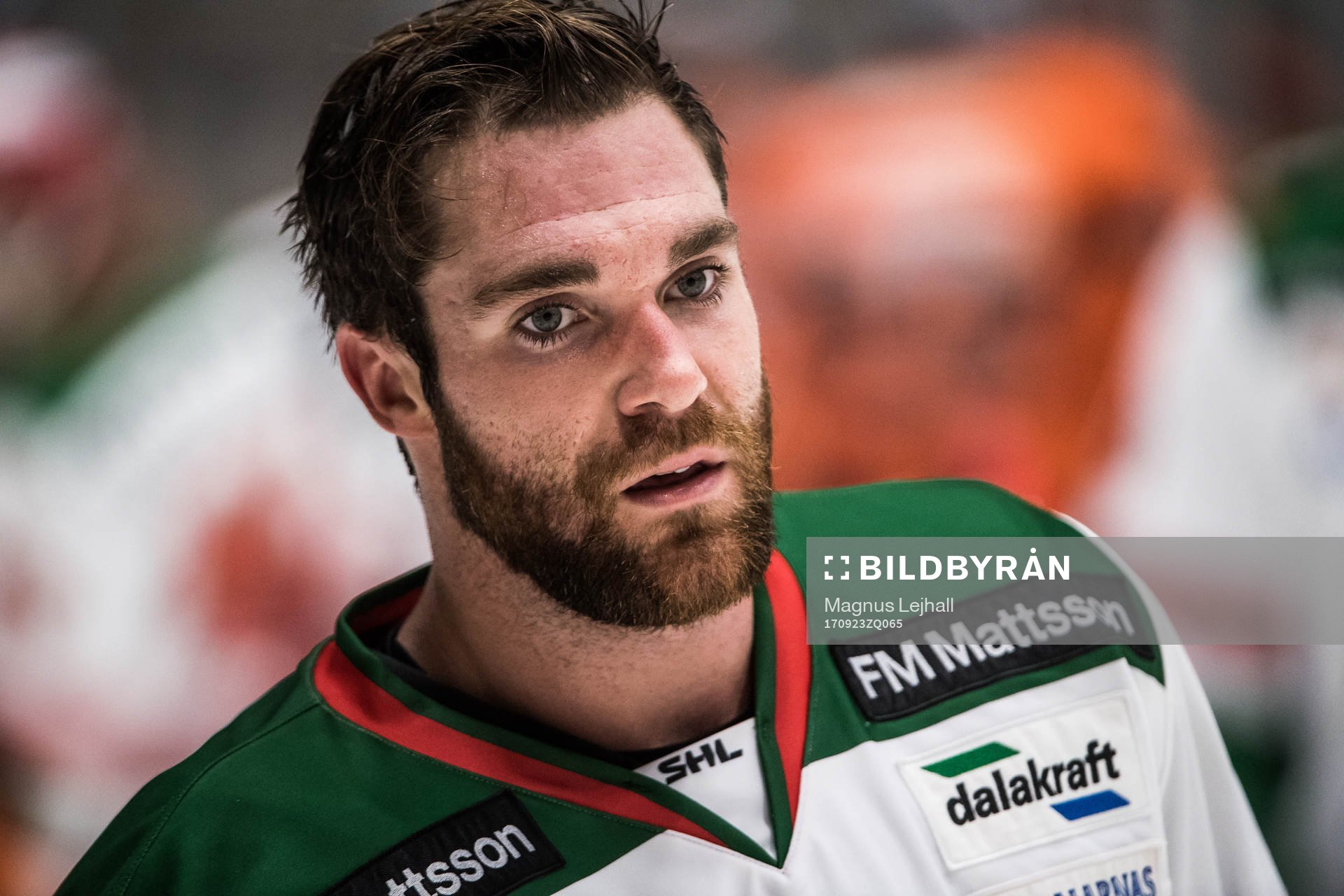 Moras Jacob Lagacé deppar utan hjälm