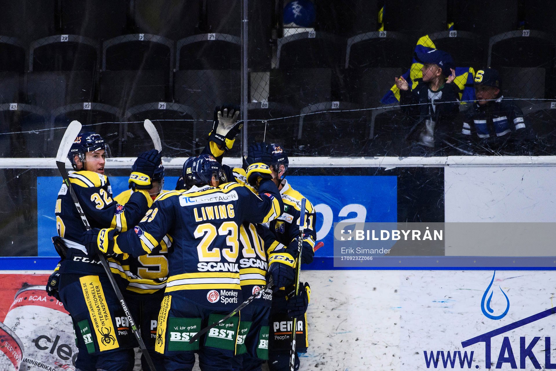 Södertäljes spelare jublar