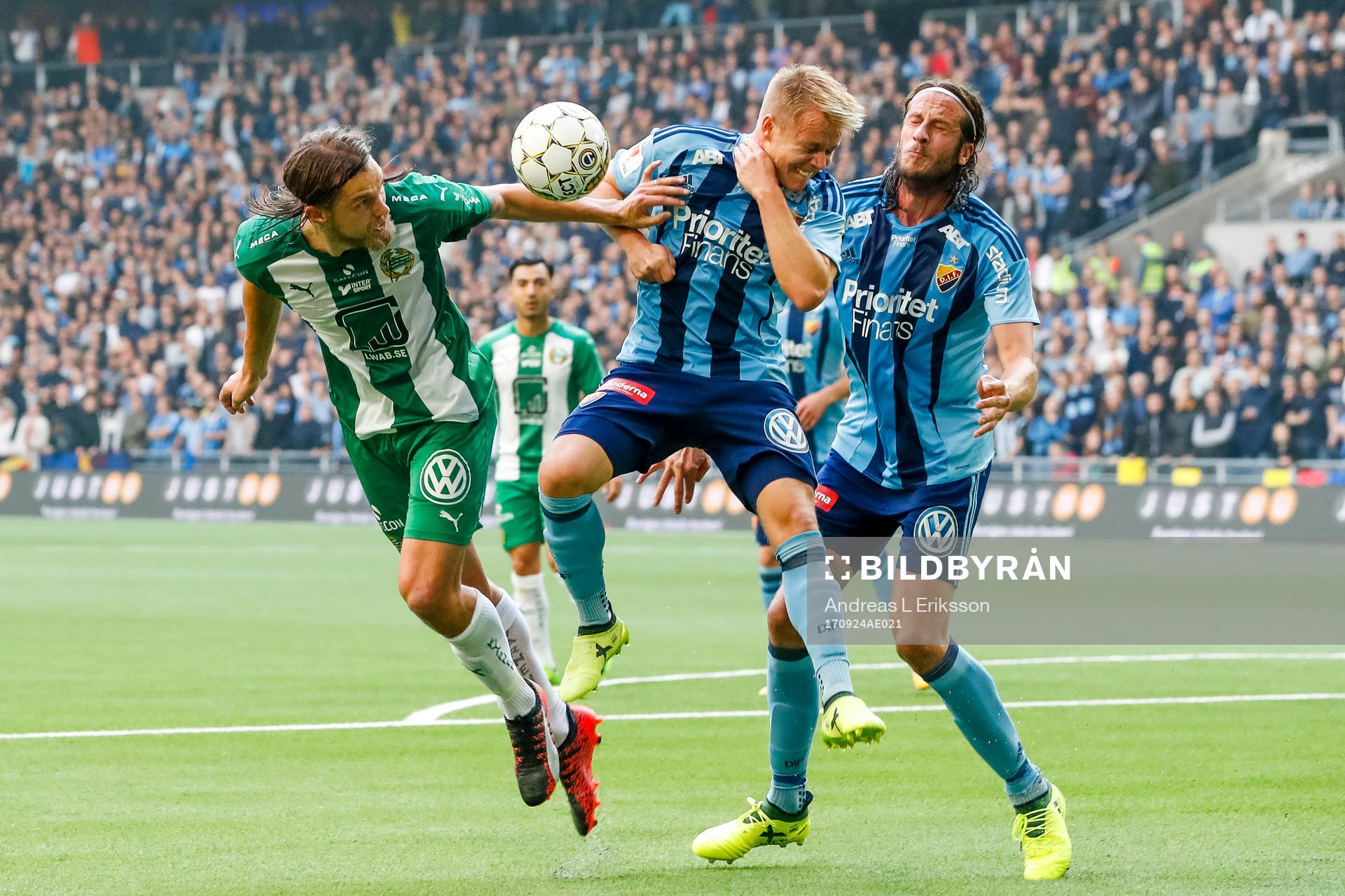 Hammarbys Björn Paulsen oroar framför Djurgårdens Elliot