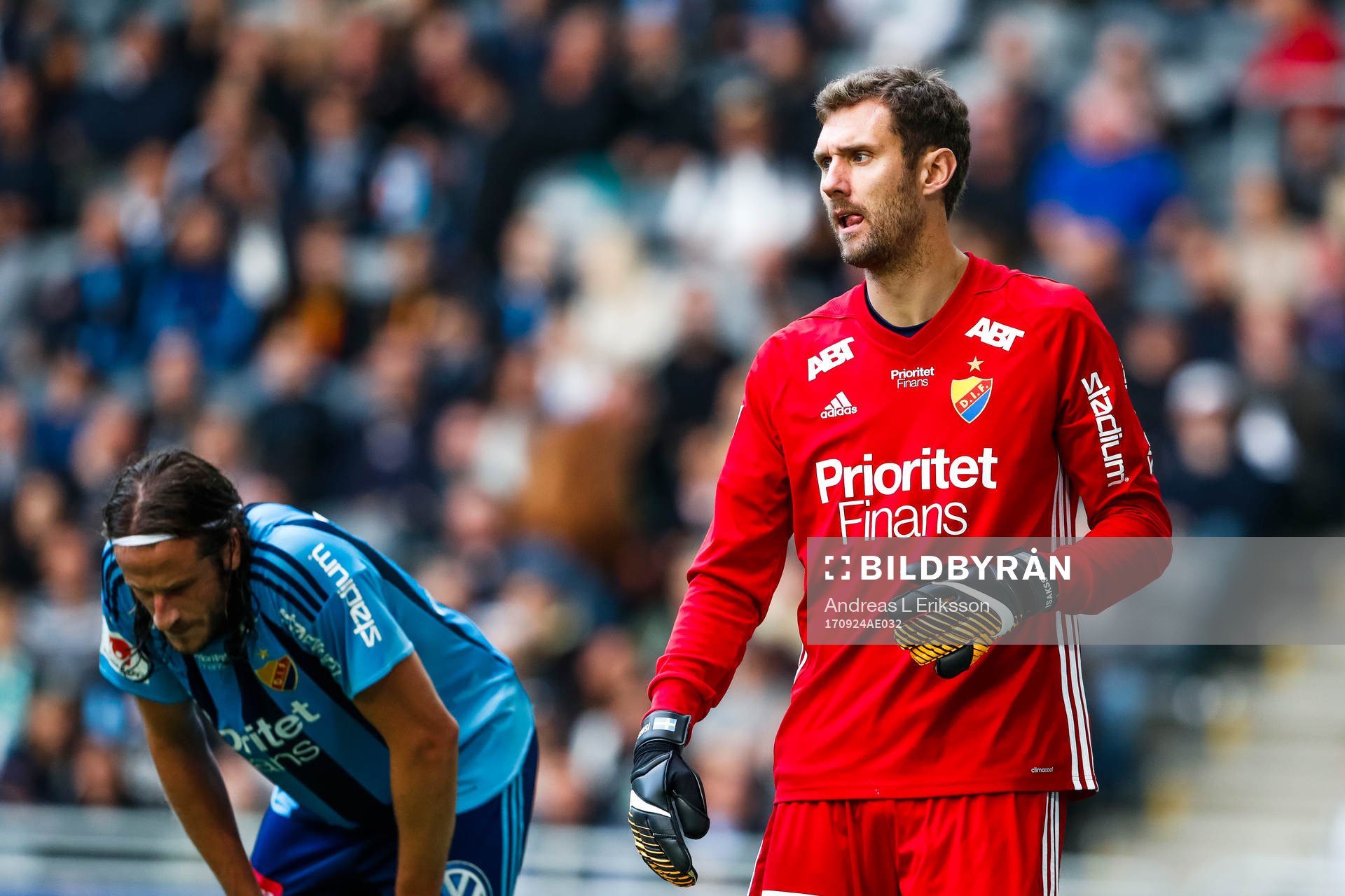 Djurgårdens Jonas Olsson och målvakt Andreas Isaksson
