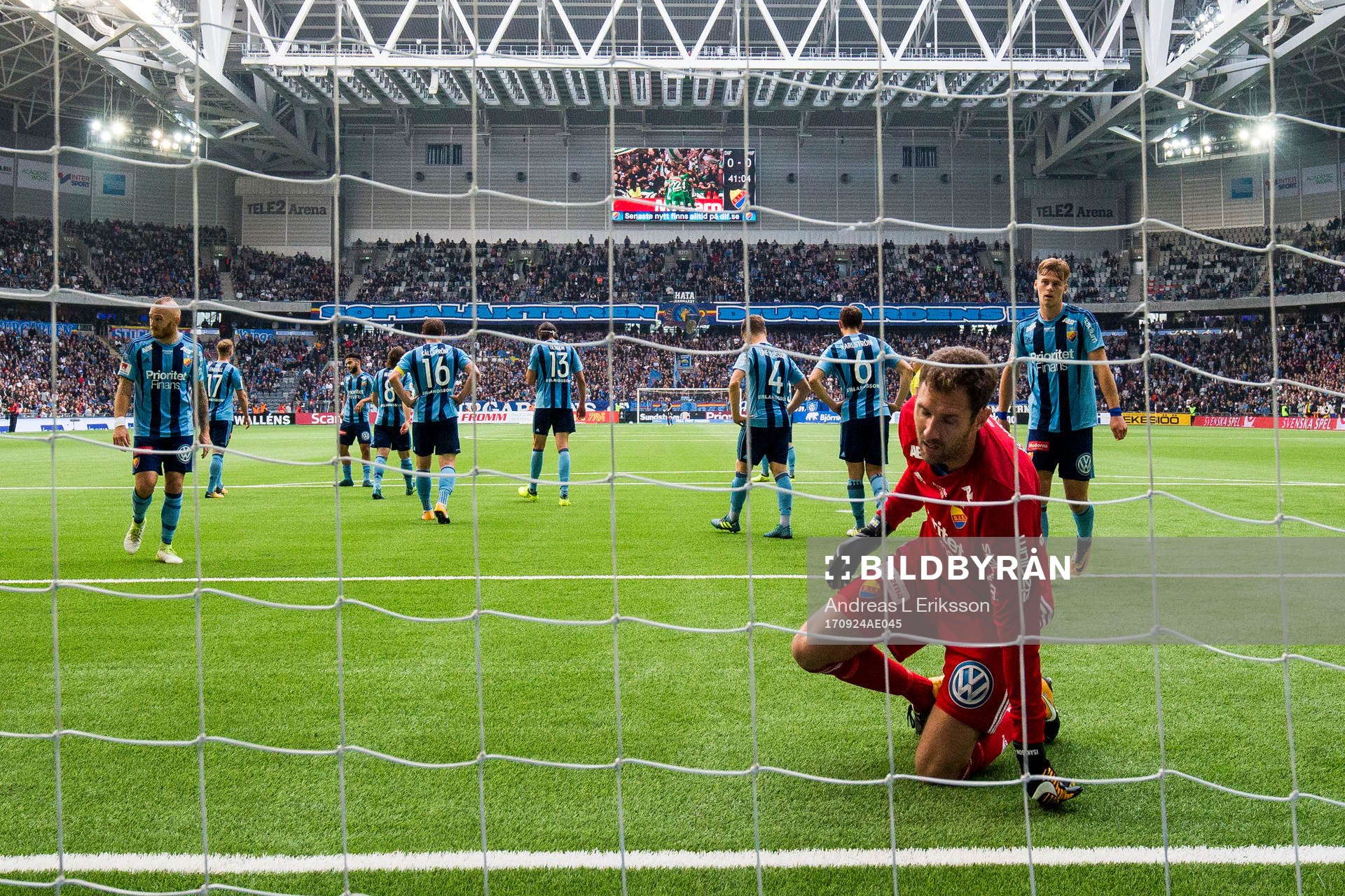 Djurgårdens målvakt Andreas Isaksson deppar