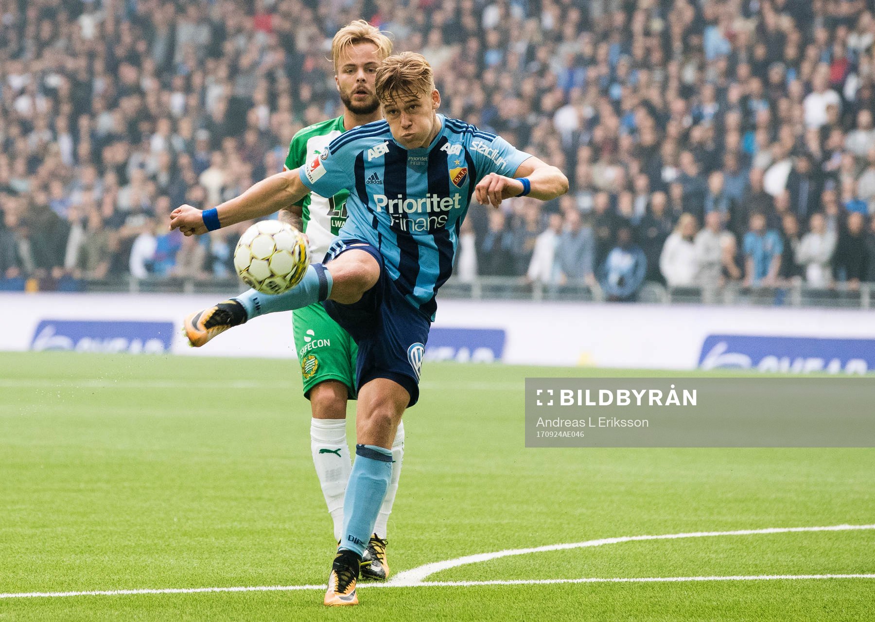 Djurgårdens Felix Beijmo med ett skott