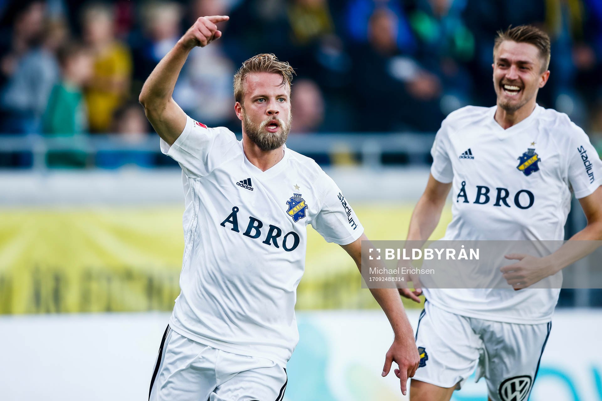 s Daniel Sundgren jublar