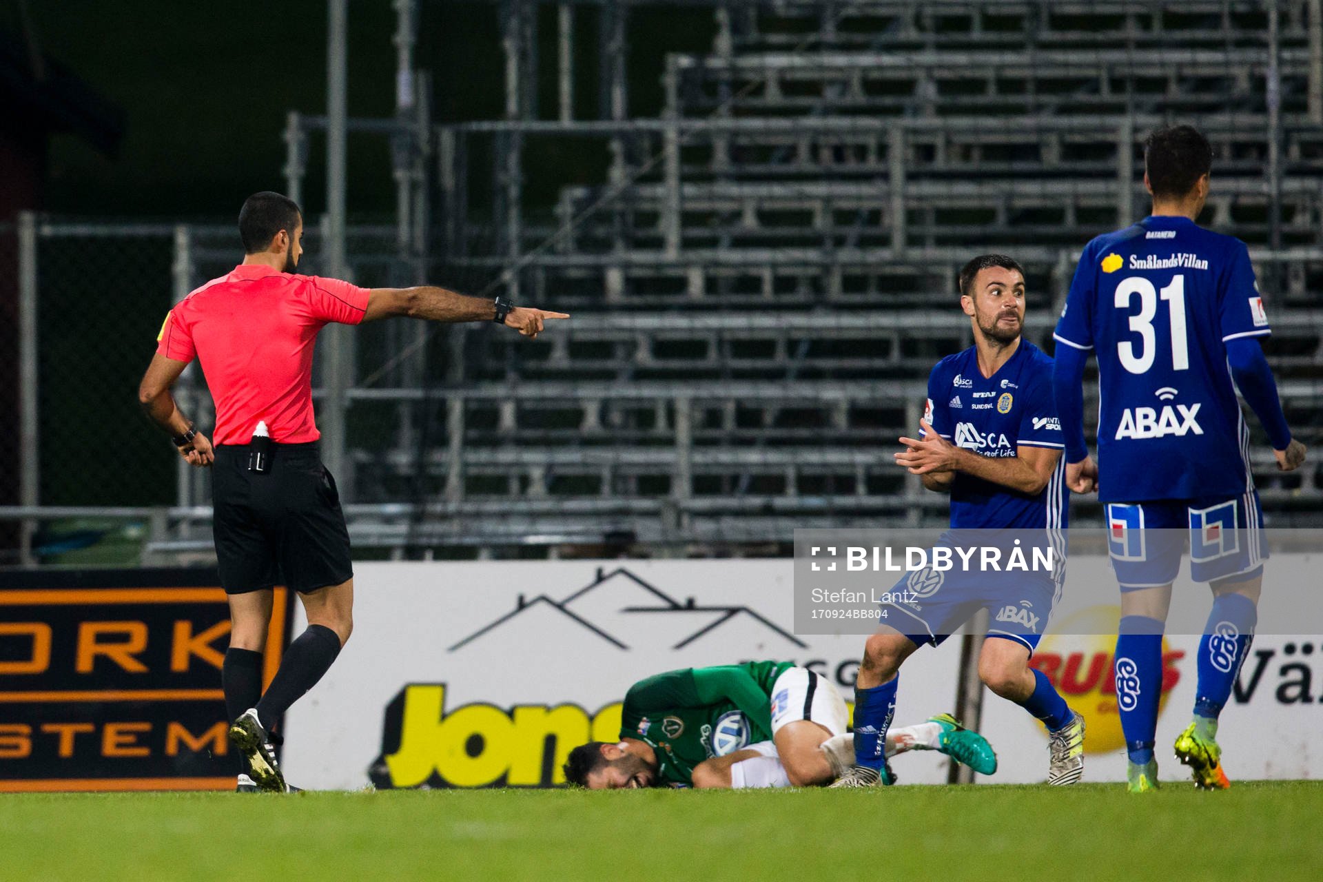Domaren Mohammed Al-Hakom dömmer straff till Sundsvall