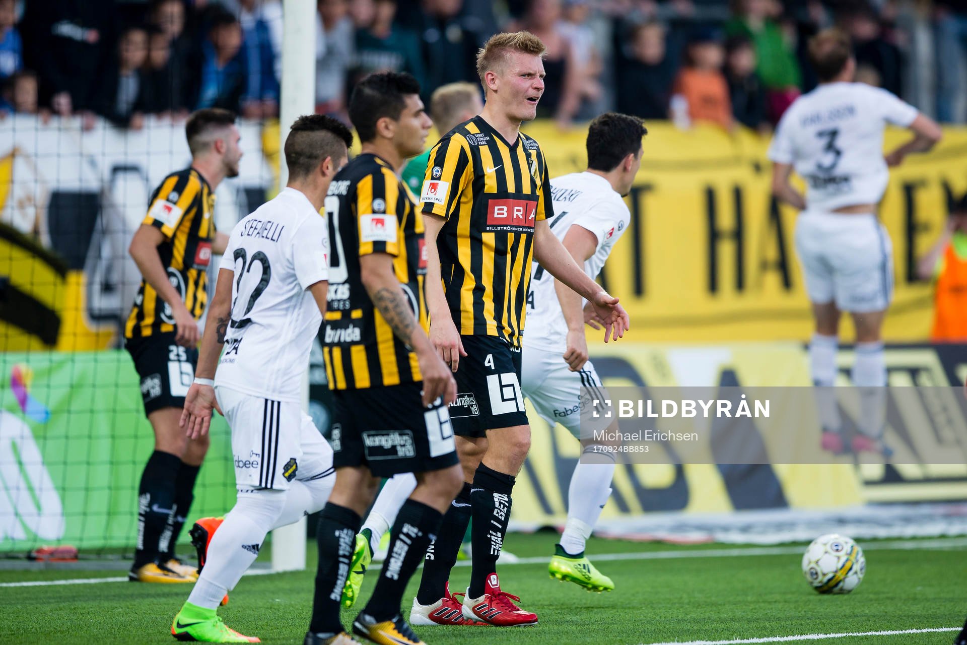 Häckens Juhani Ojala och Paulinho deppar