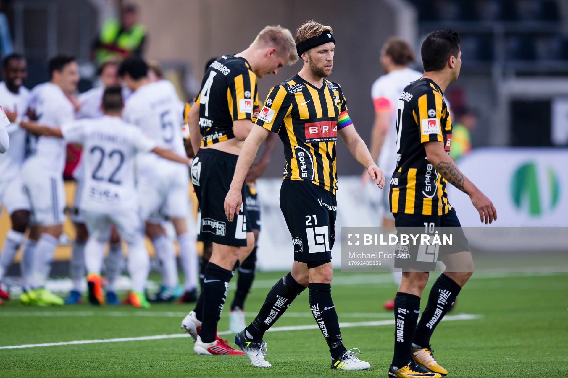 Häckens Rasmus Lindgren och Paulinho deppar