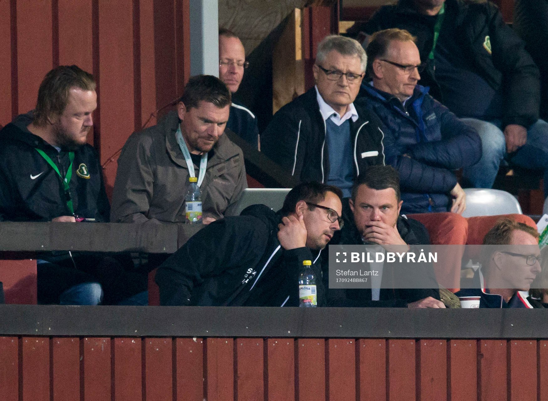 Jönköpings tränare Jimmy Thelin på läktaren