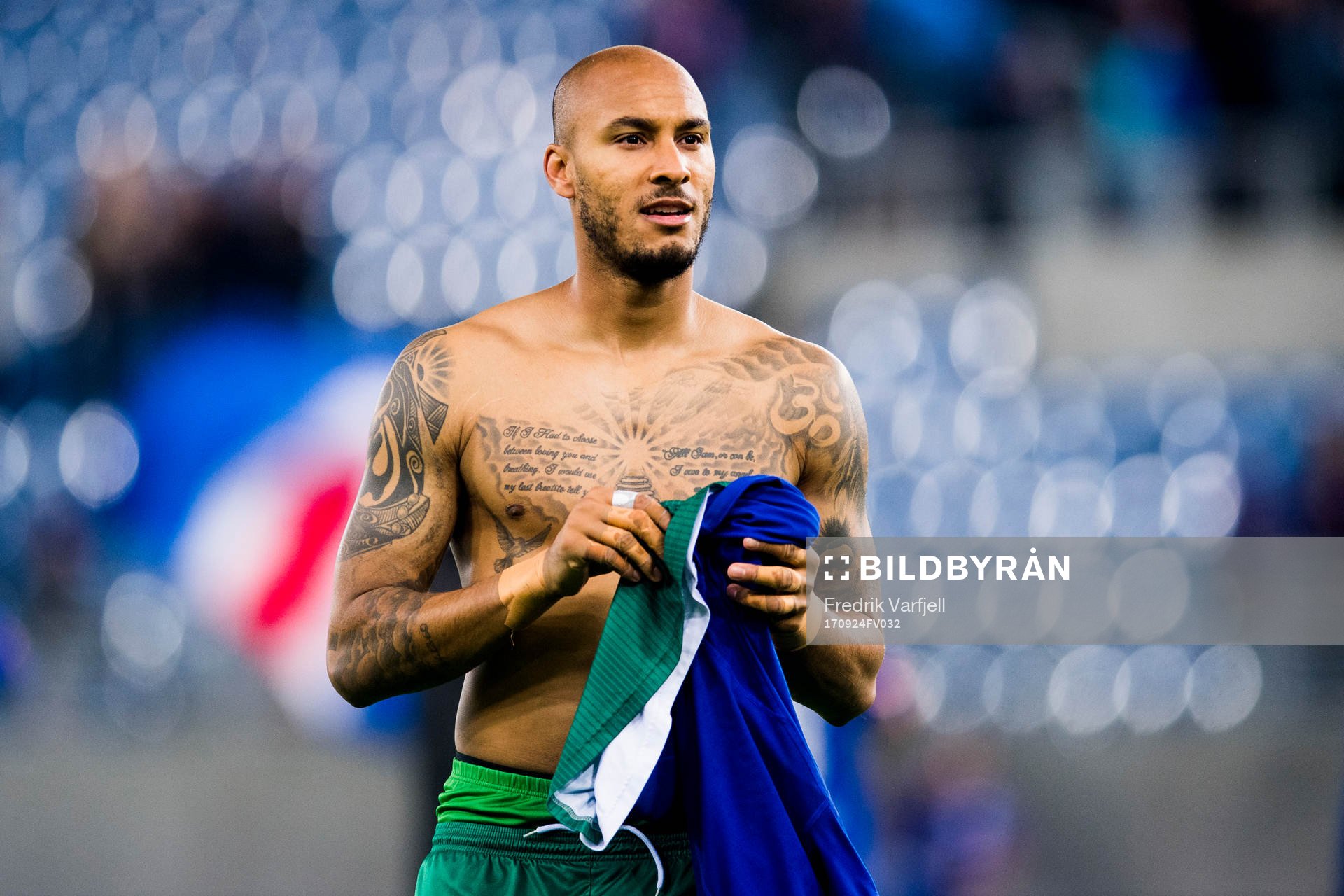 Goalkeeper Adam Larsen Kwarasey of Vålerenga celebrates