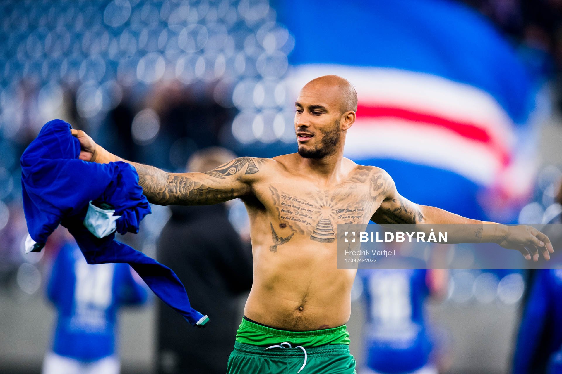 Goalkeeper Adam Larsen Kwarasey of Vålerenga celebrates after the Eliteserien match between Vålerenga and Brann on September 24, 2017 in Oslo