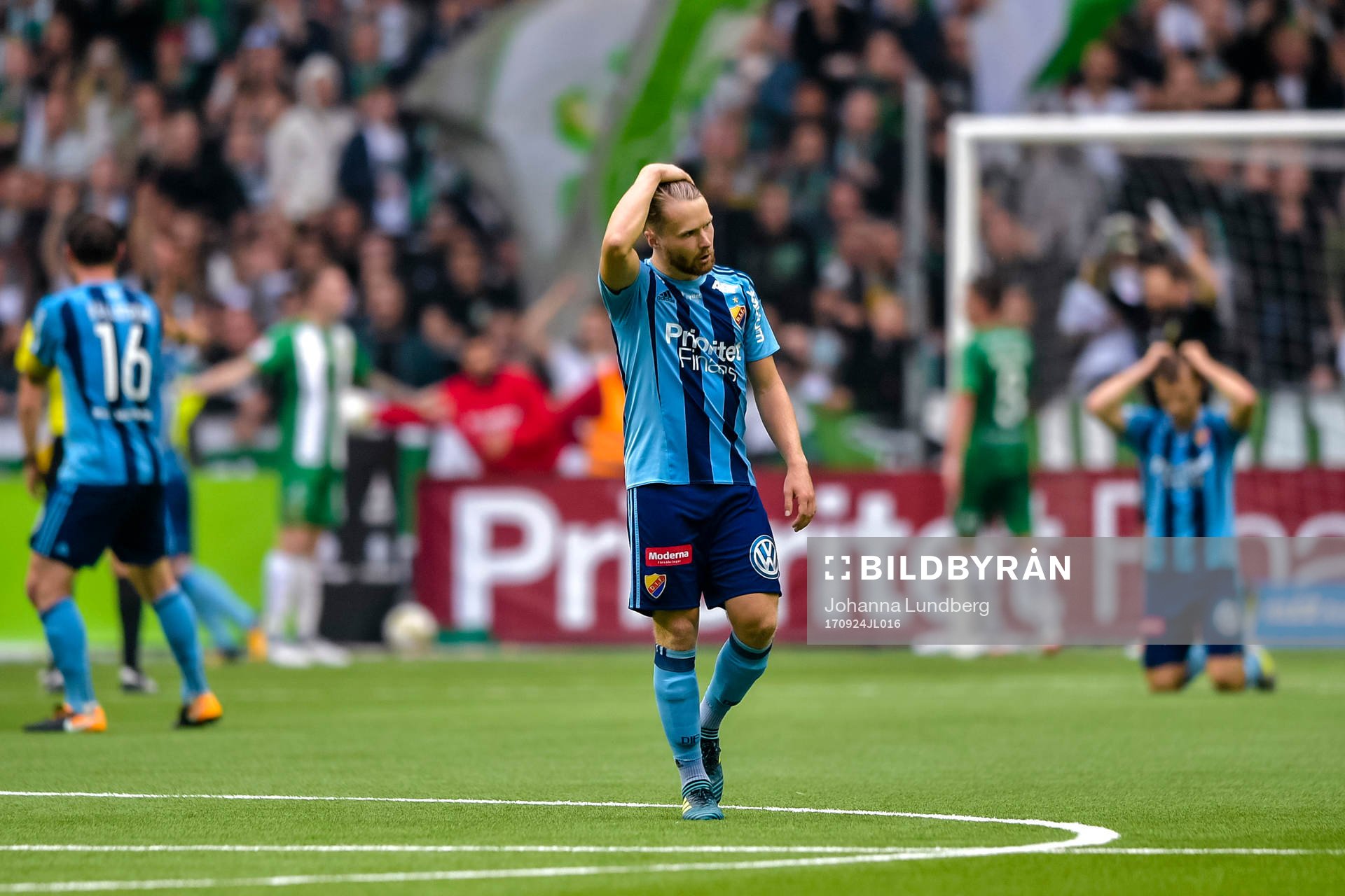Djurgårdens Jacob Une Larsson deppar