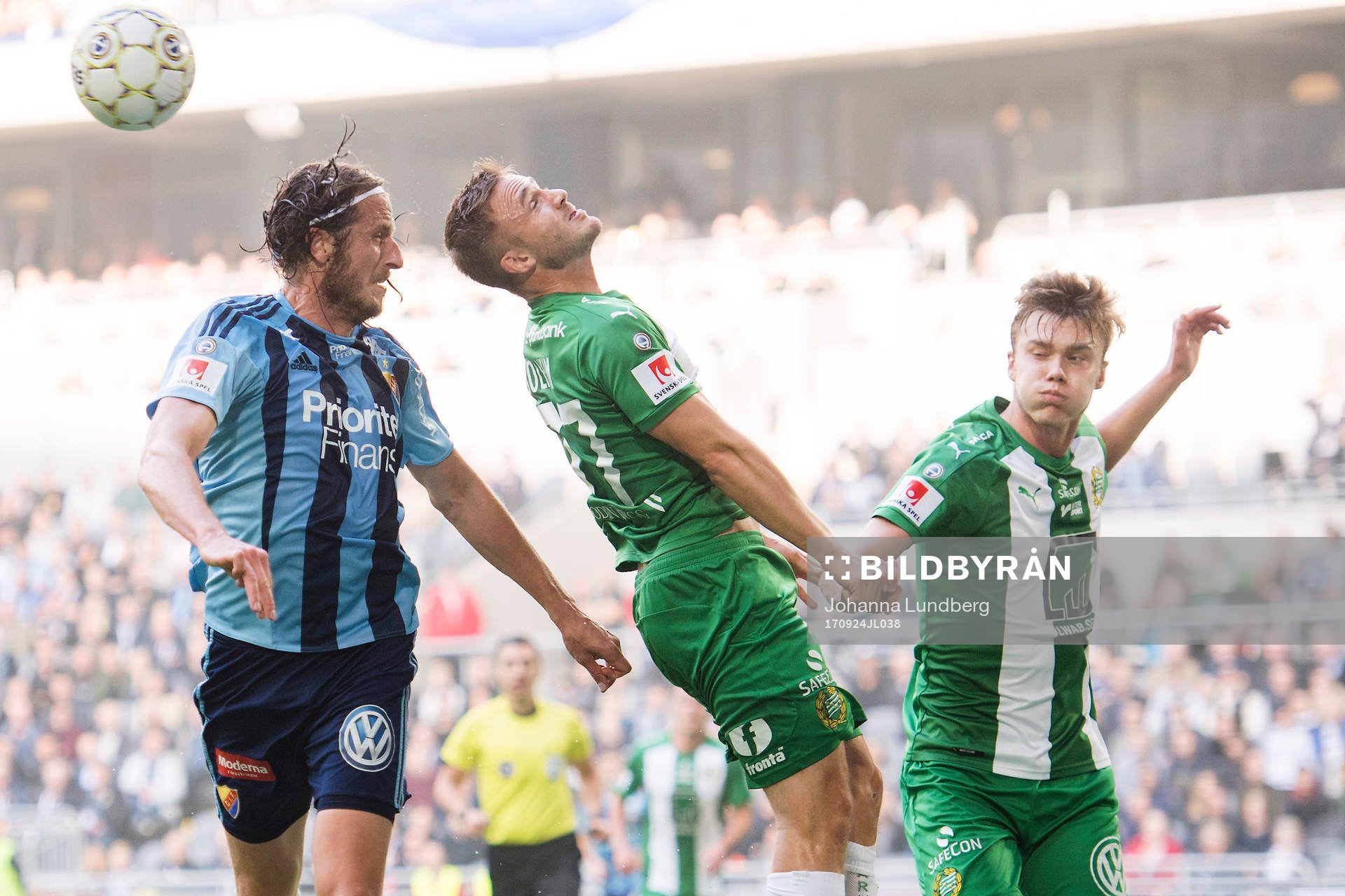 Djurgårdens Jonas Olsson mot Hammarbys Mats Solheim och
