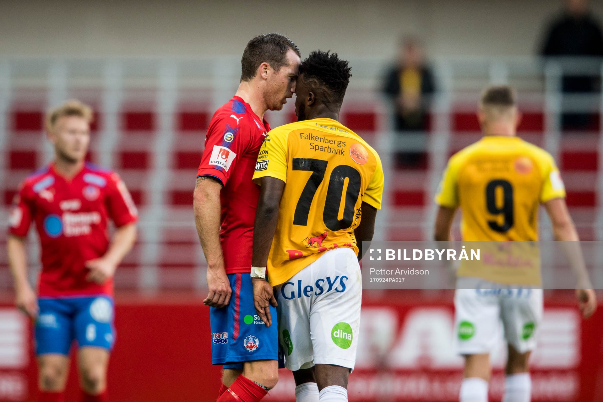 Helsingborgs Johan Persson och Falkenbergs Richard Donkor i