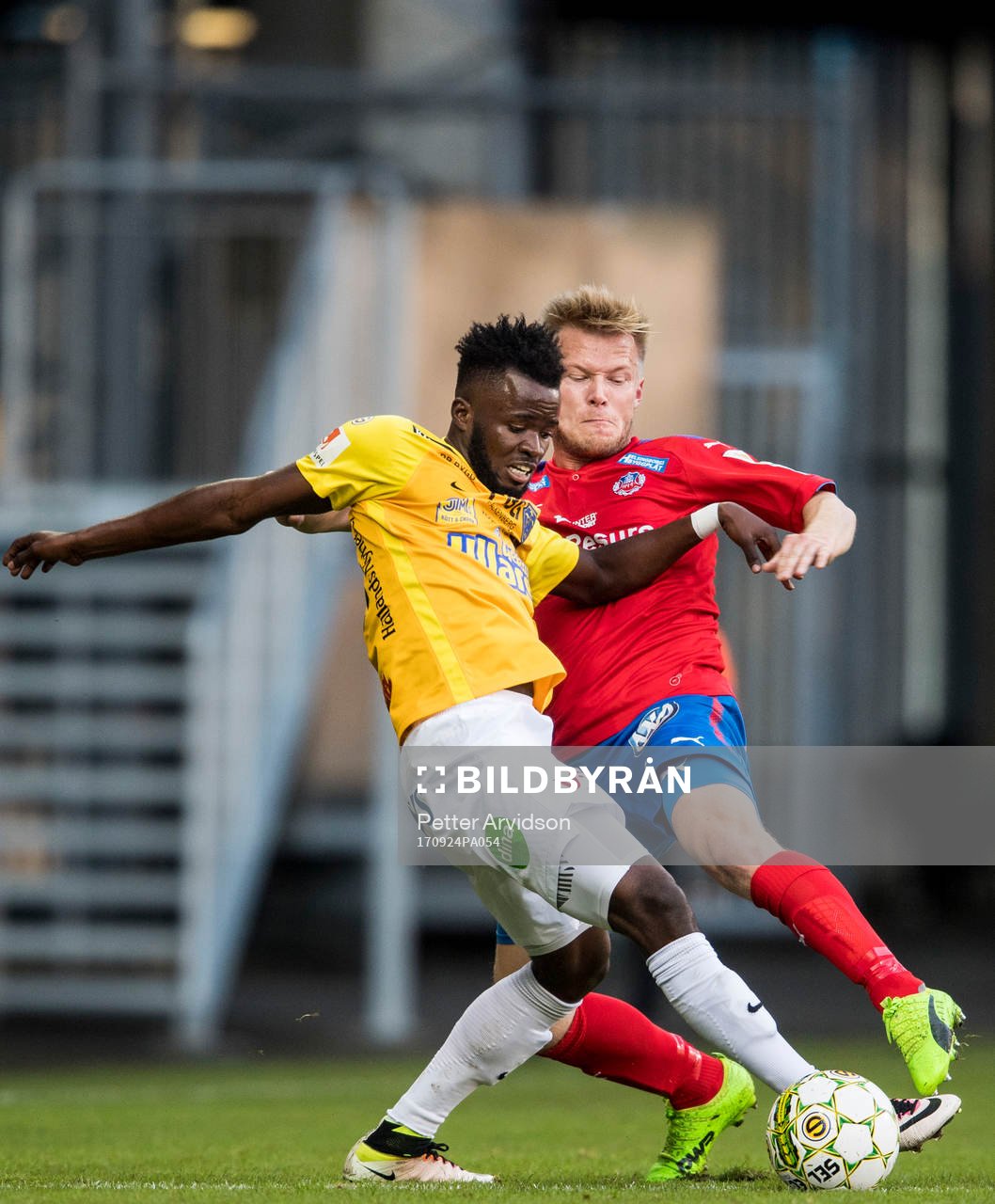 Helsingborgs Andreas Landgren och Falkenbergs Richard Donkor