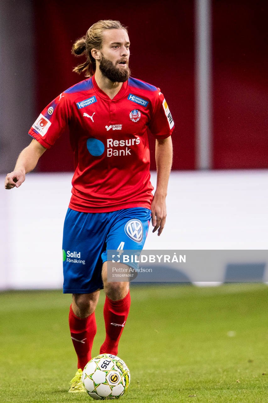 Helsingborgs Jonatan Olsson under fotbollsmatchen i Superettan mellan Helsingborg och Falkenberg den 24 september 2017 i Helsingborg.