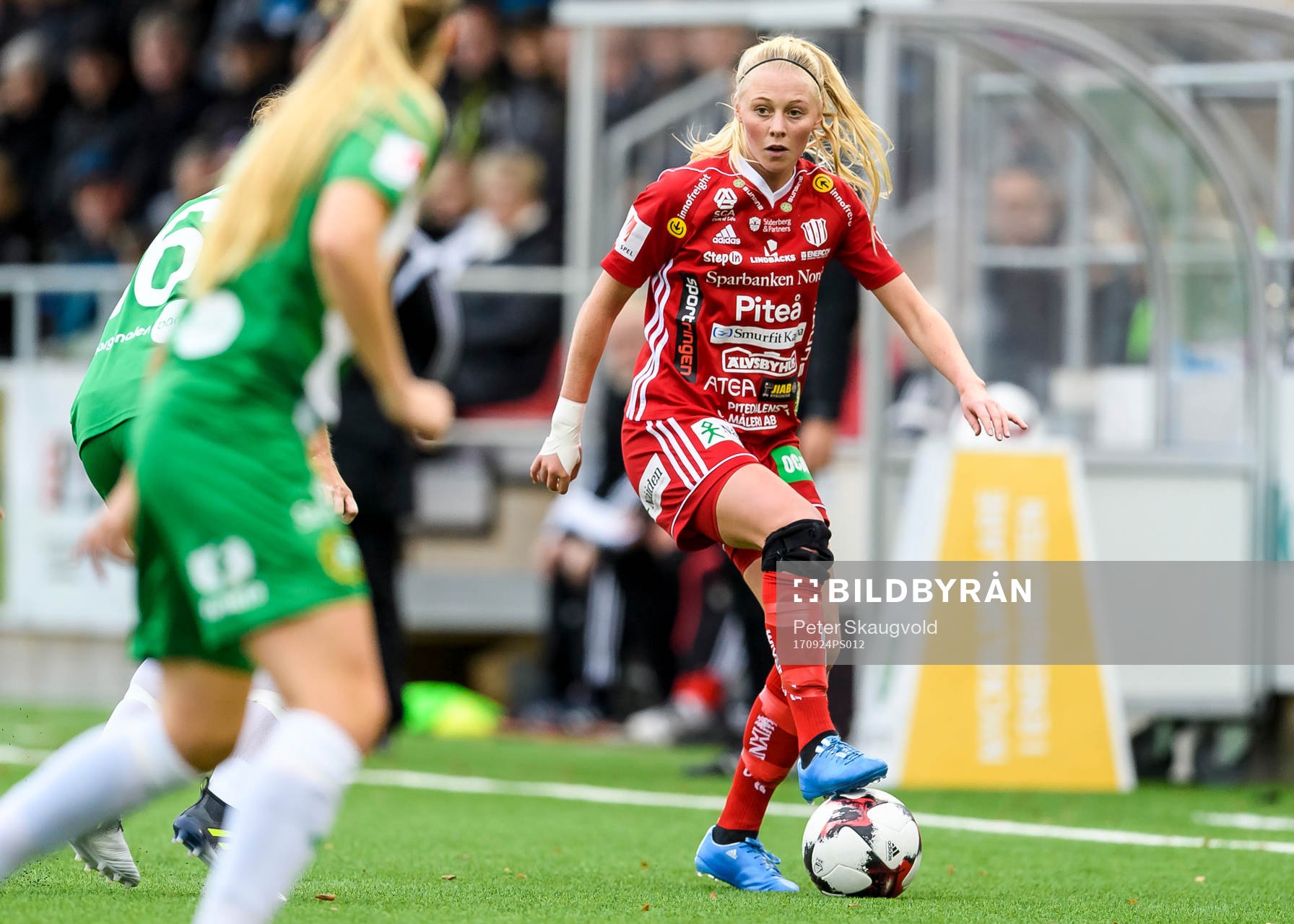 Piteås Elin Bragnum med bollen
