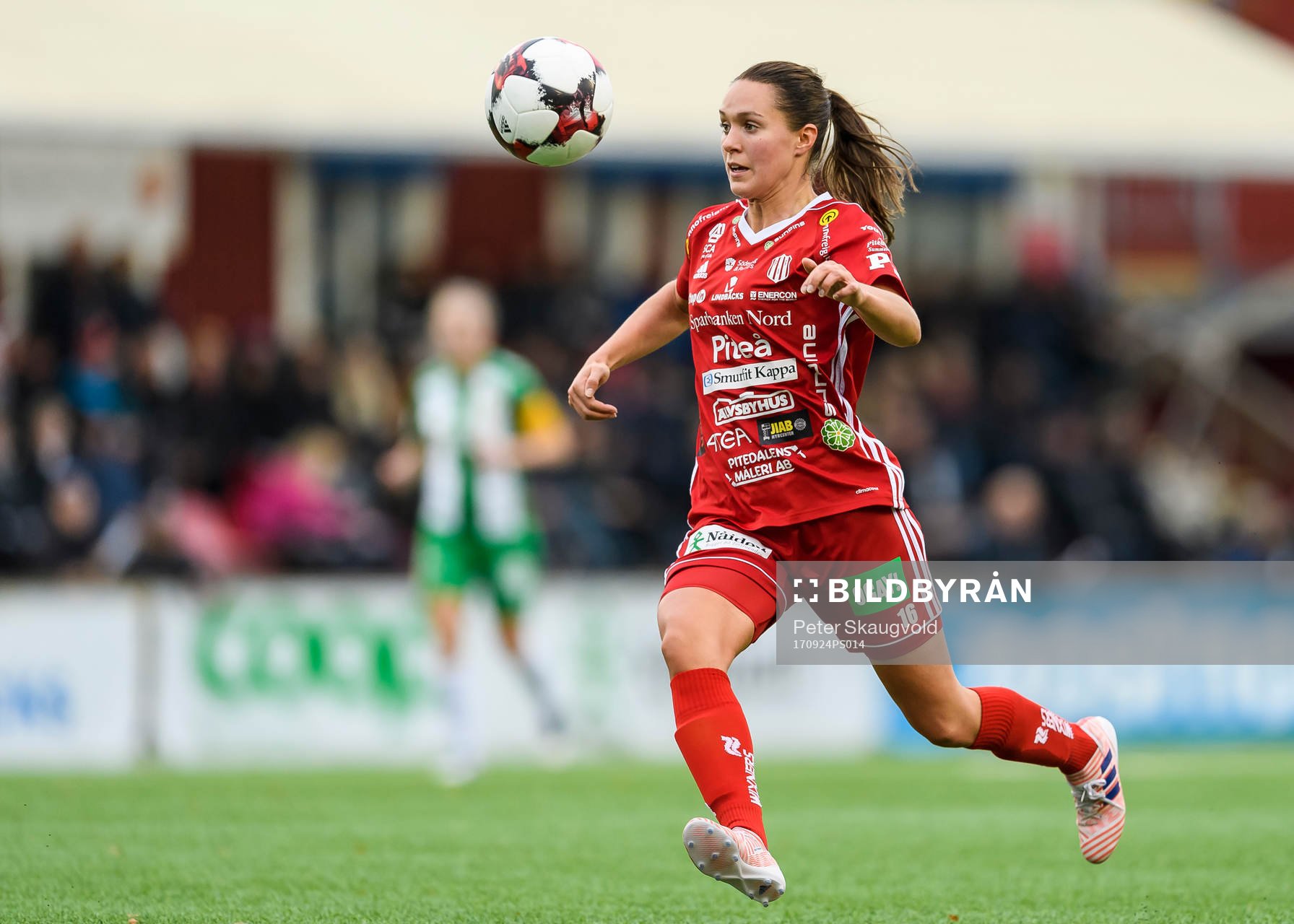 Piteås Felicia Karlsson med bollen