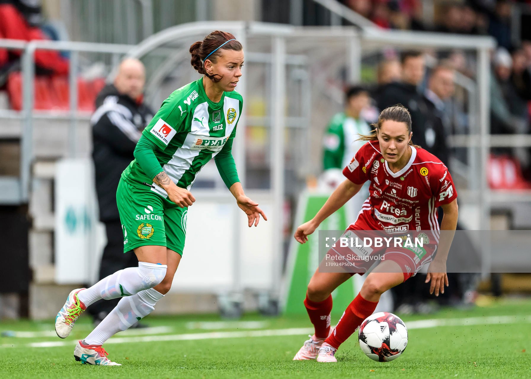 Hammarbys Amanda Johansson med bollen
