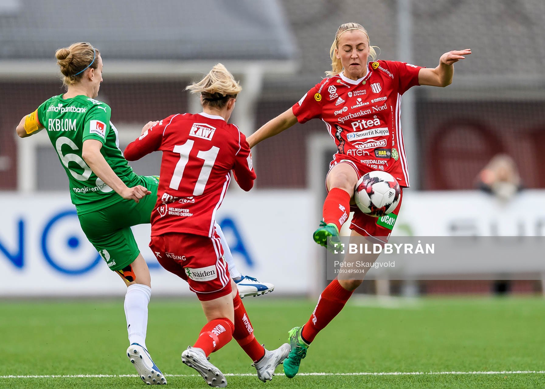 Piteås Julia Karlenäs med bollen