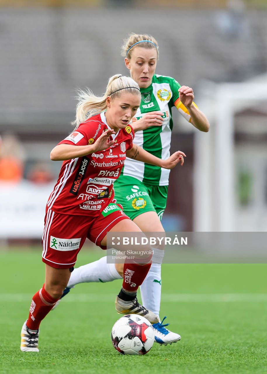 Piteås Ronja Aronsson med bollen