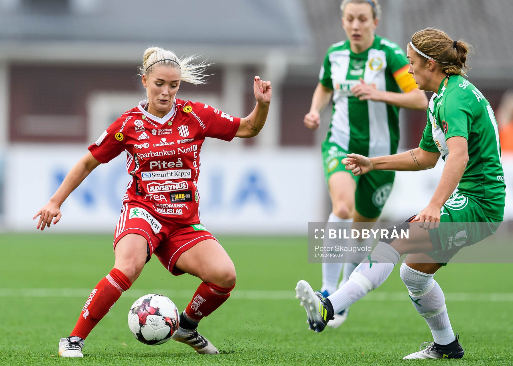 Piteås Ronja Aronsson med bollen