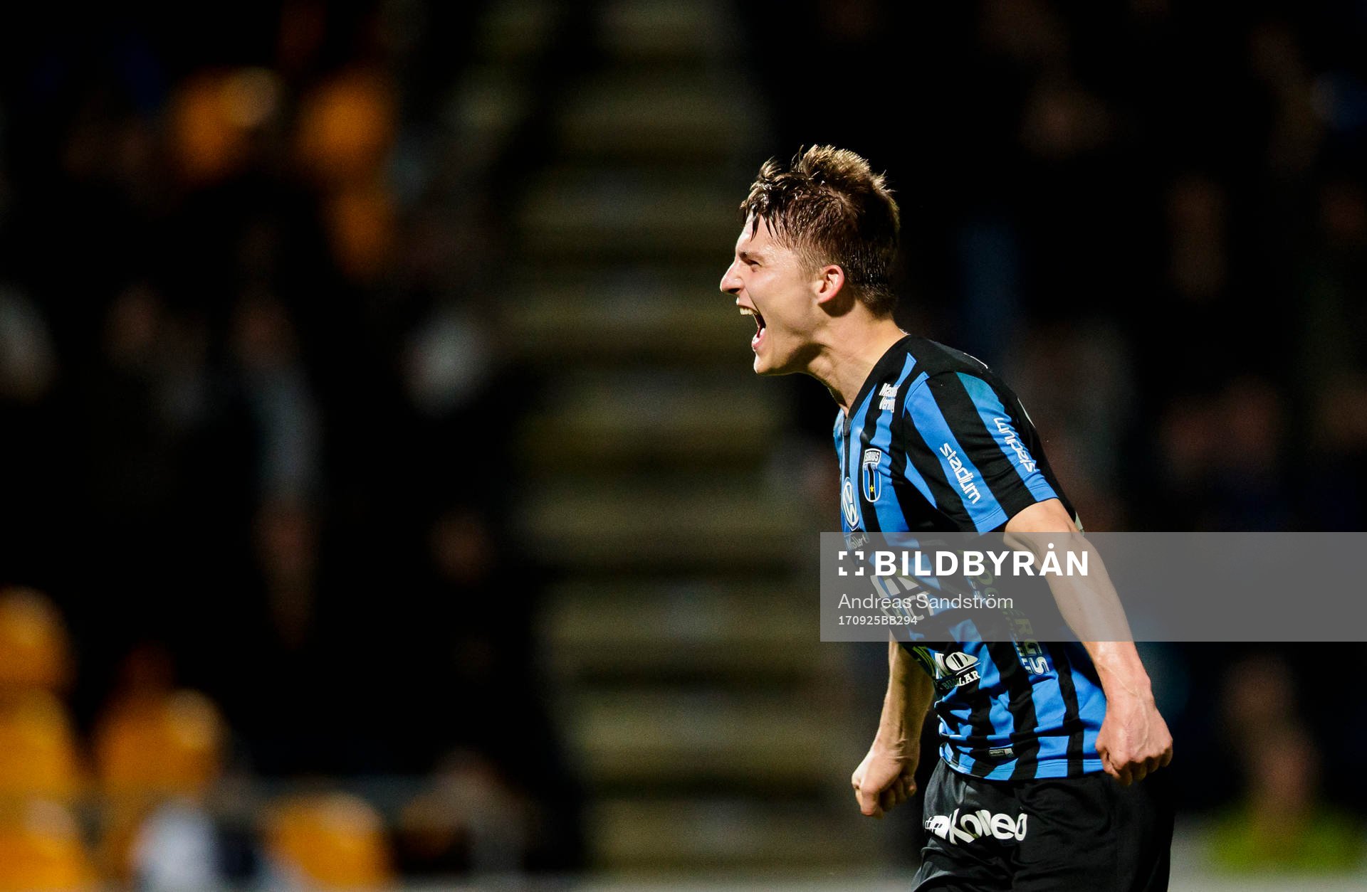 Sirius Johan Andersson jublar efter att ha gjort 3-3 under fotbollsmatchen i allsvenskan mellan Sirius och Örebro den 25 September 2017 i Stockholm.