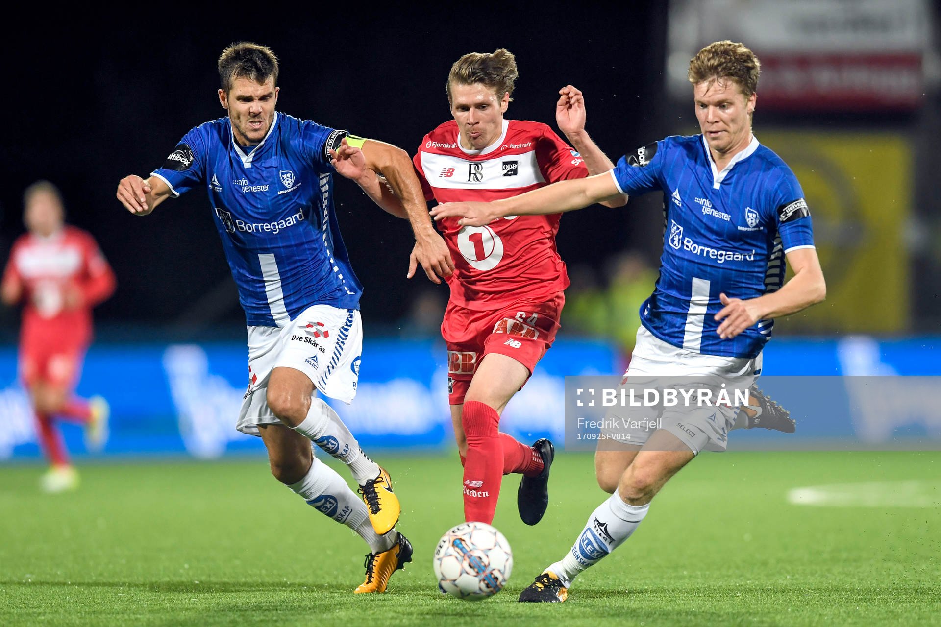 Joachim Thomassen of Sarpsborg and Riku Riski of Odd and Sigurd Rosted of Sarpsborg during the Eliteserien match between Sarpsborg 08 and Odd on September 25, 2017 in Sarpsborg. 