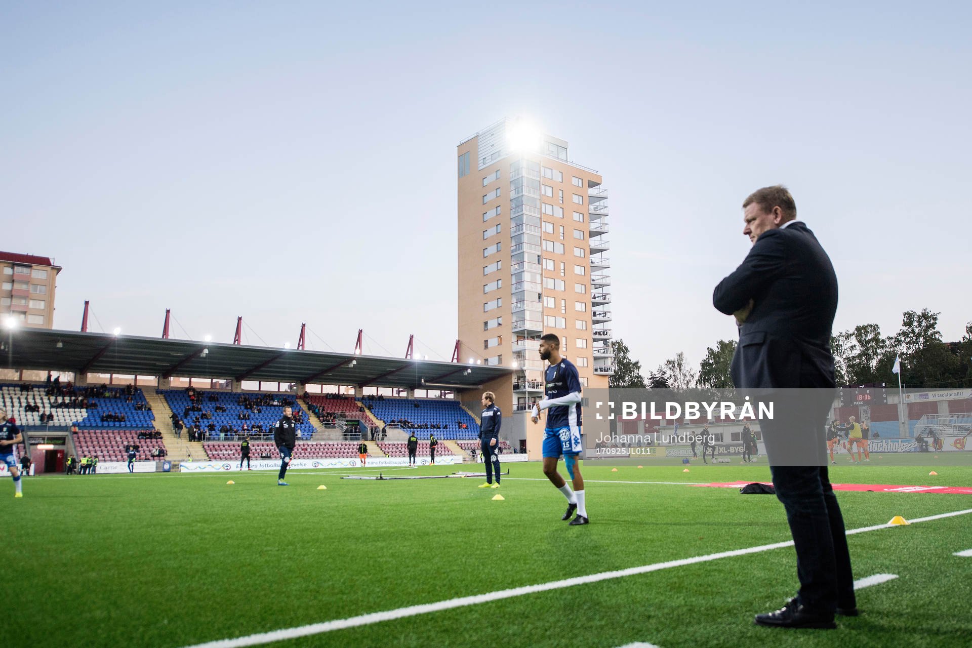 IFK Göteborgs tränare Alf Westerberg följer en träning
