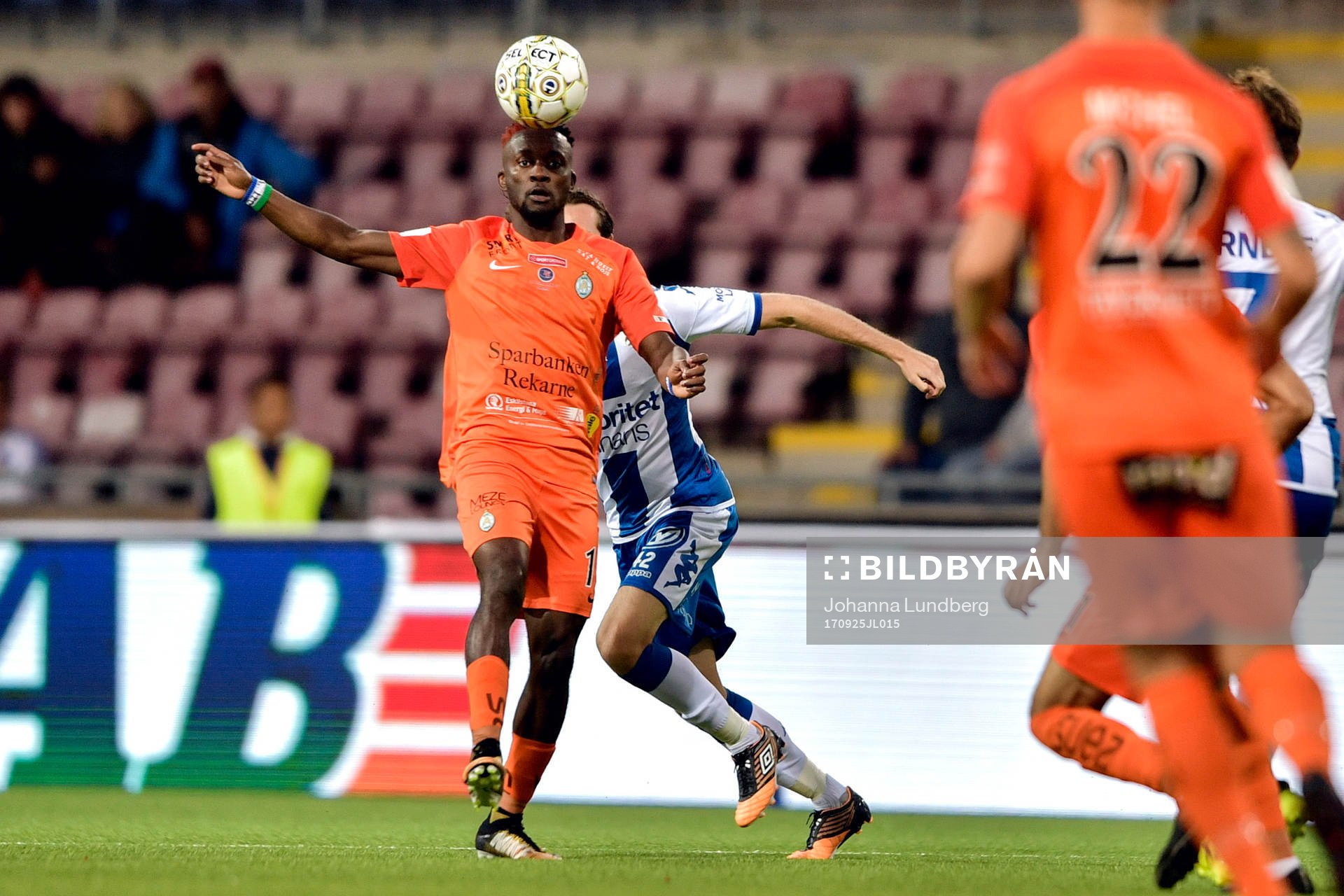 AFC Eskilstunas Mohamed Buya Turay och IFK Göteborgs Emil