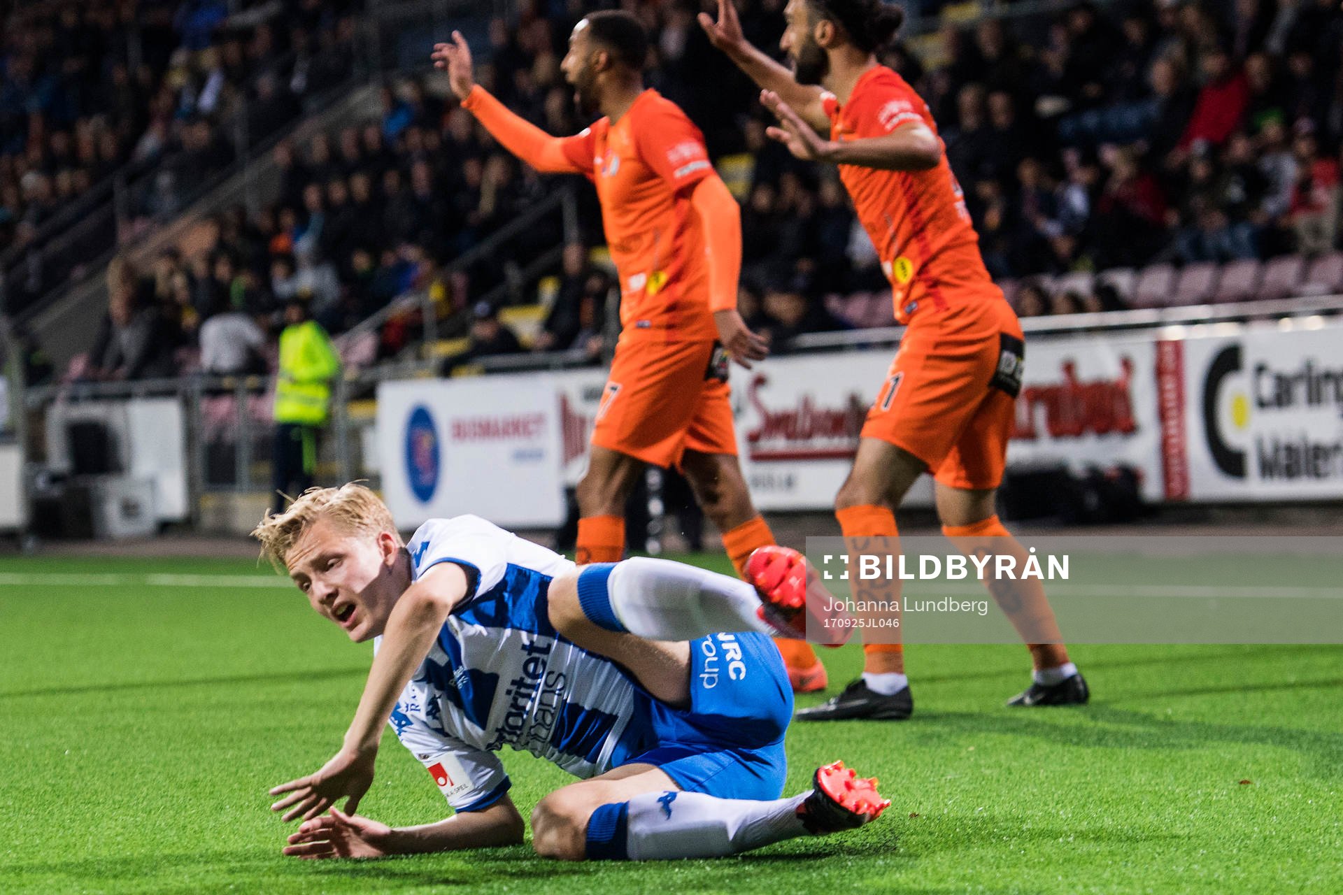 IFK Göteborgs Billy Nordström faller