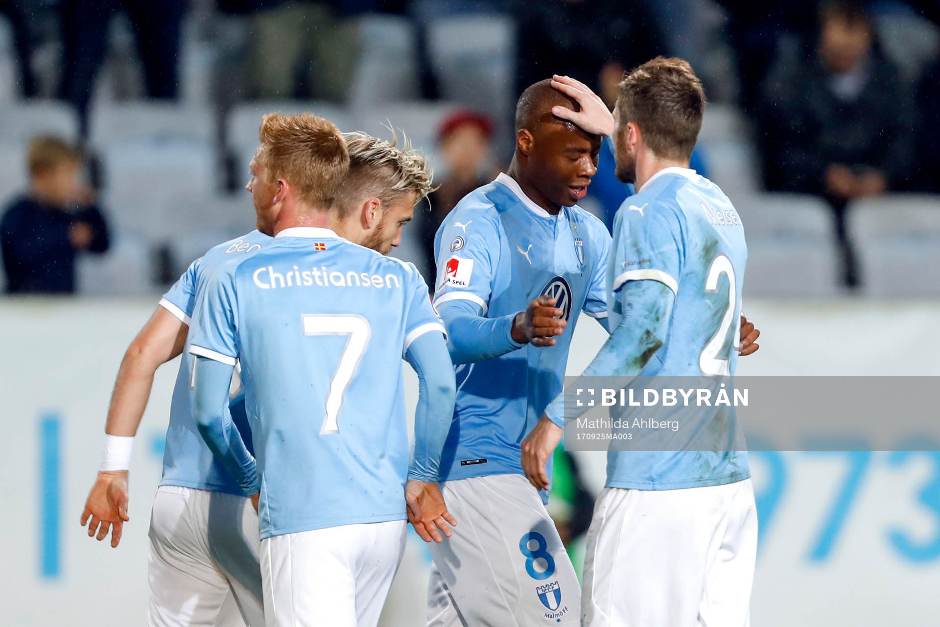 Malmö FFs Carlos Strandberg klappas om