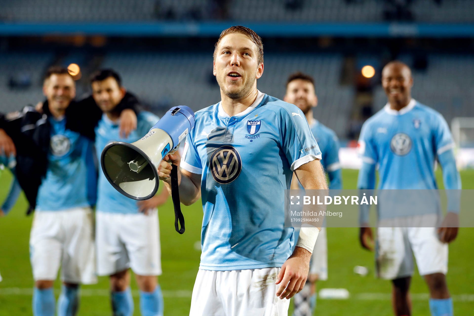 Malmö FFs Anton Tinnerholm jublar med lagkamrater