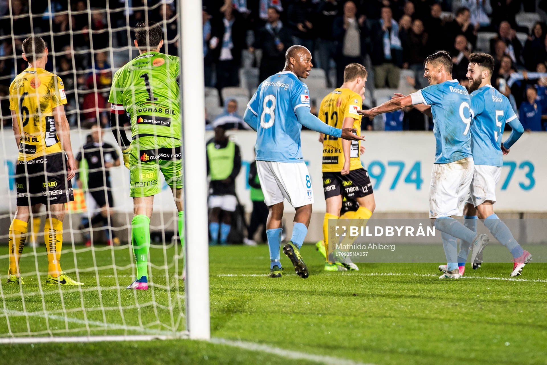 Elfsborgs Jon Jönsson och målvakt Kevin Stuhr Ellegaard