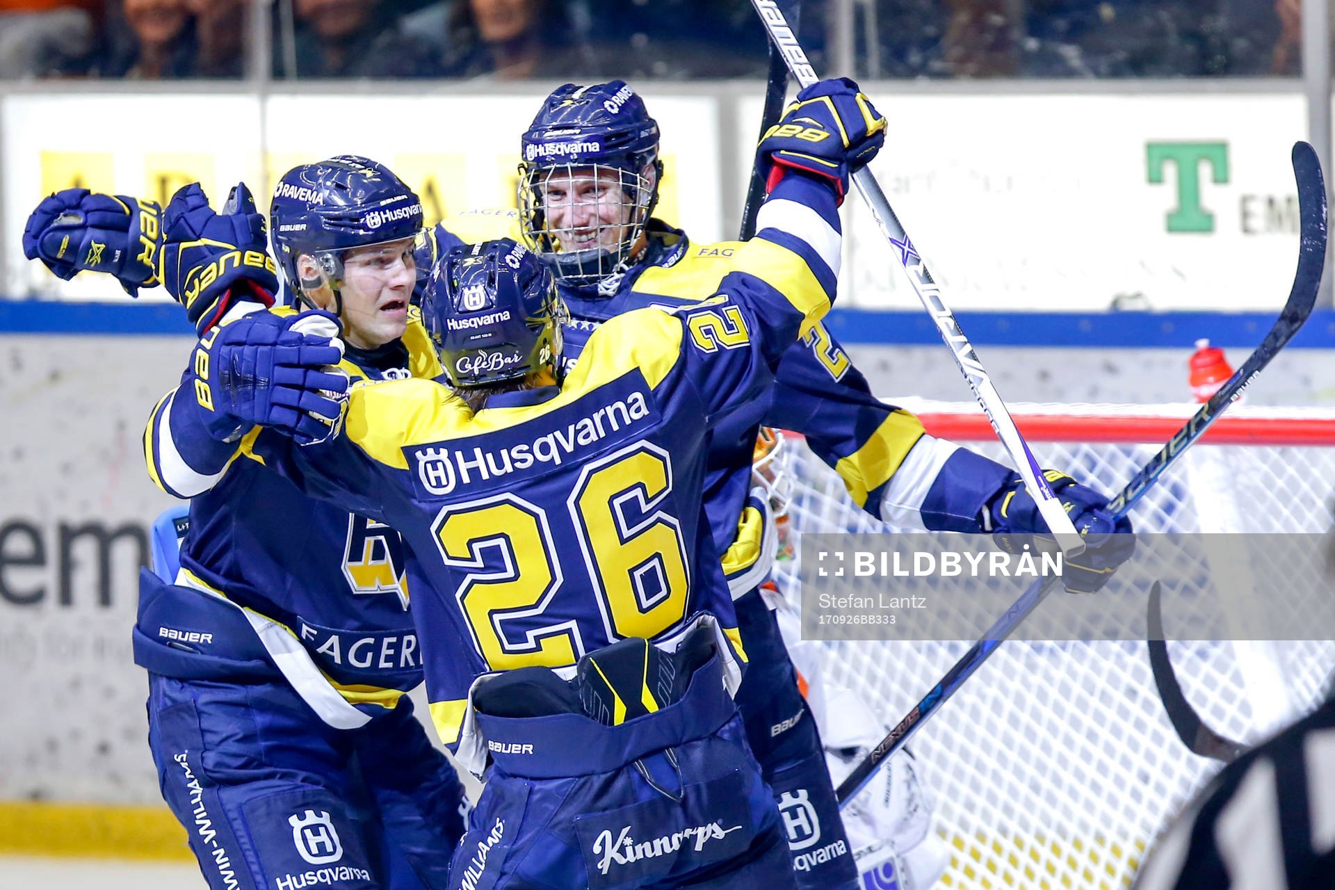 s Max Wärn, Erik Brännström och Filip Sveningsson jublar