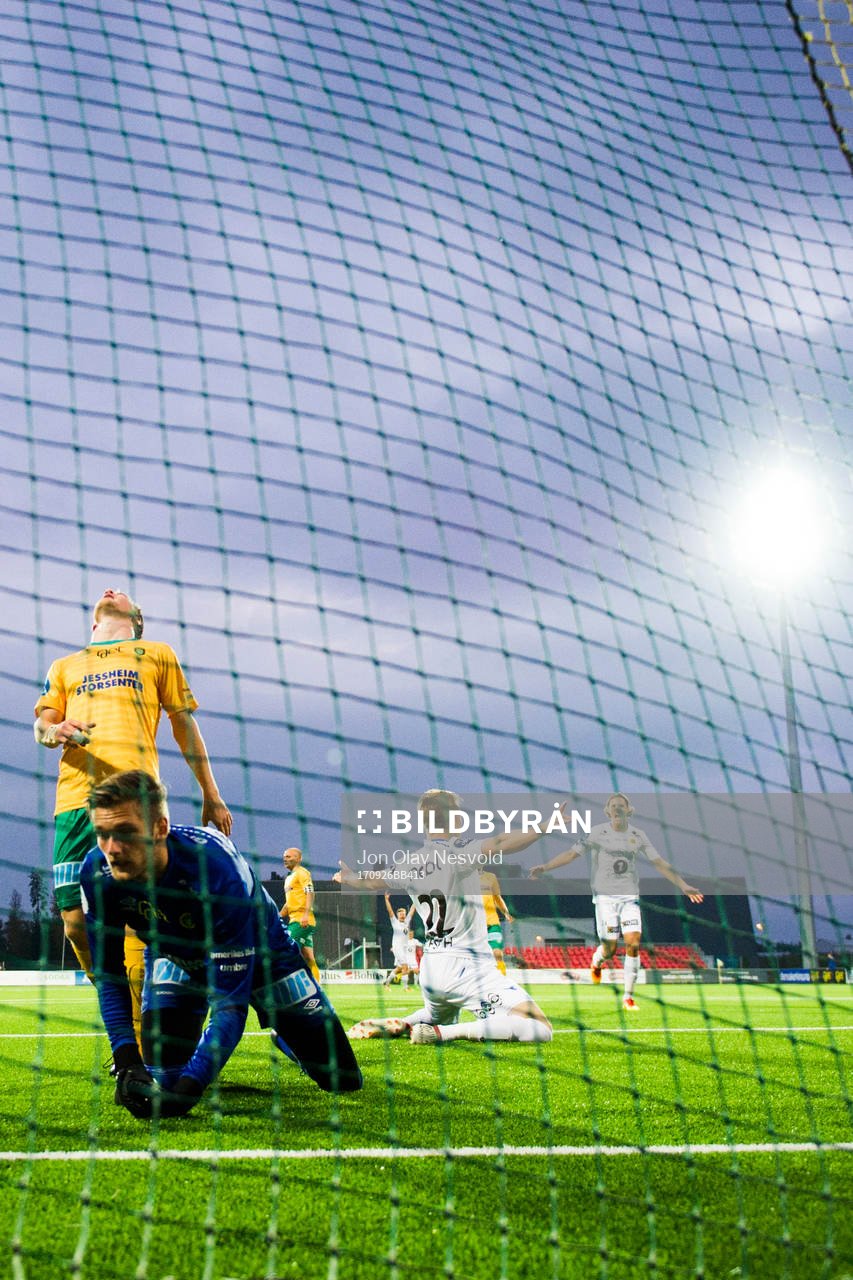 Kristian Fardal Opseth celebrates 1-0 in front of