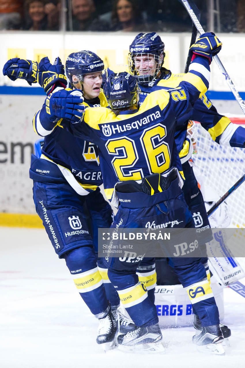 s Max Wärn, Erik Brännström och David Gustafsson jublar