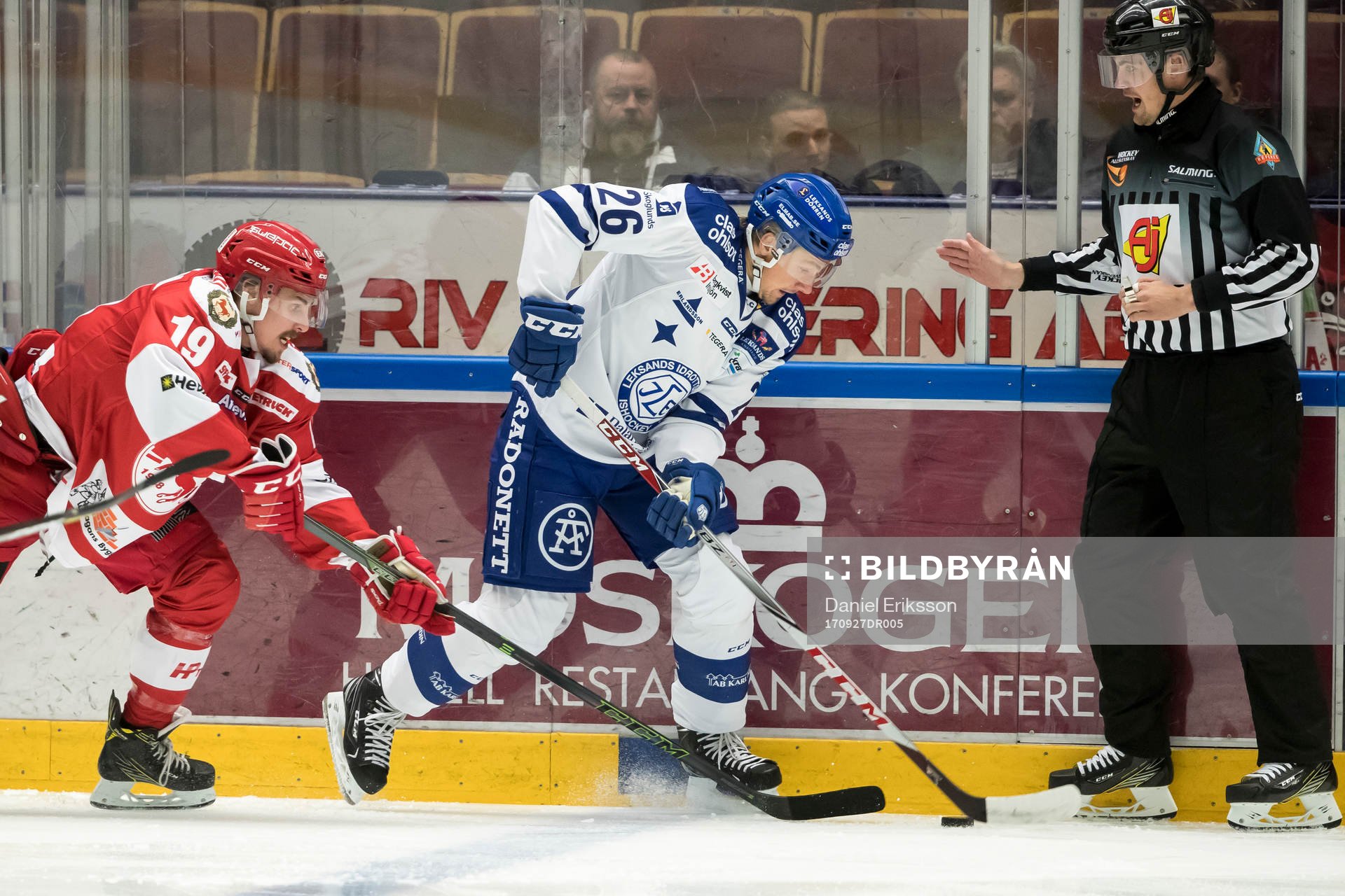 Troja/Ljungby Trojas Jens Holmström jagar Leksands Patrik