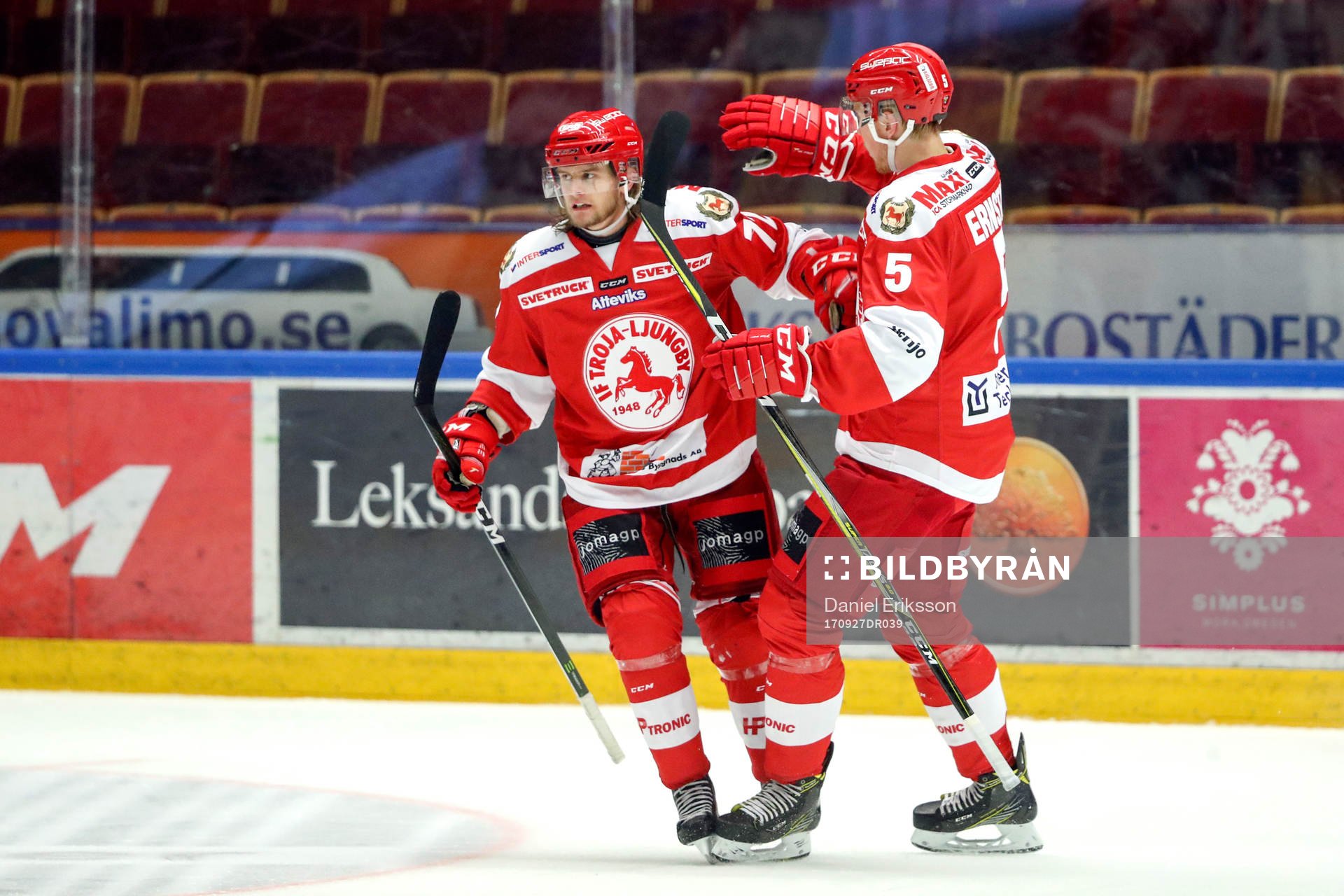 Troja/Ljungby Trojas Nicolai Meyer och Carl Ernstig jublar