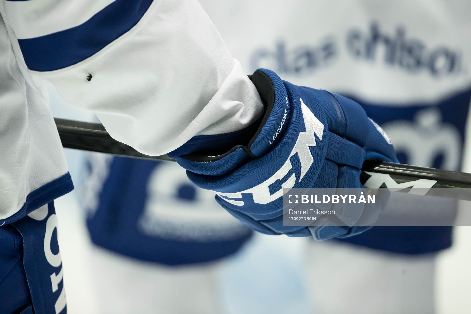 Leksands handske i ishockeymatchen i HockeyAllsvenskan