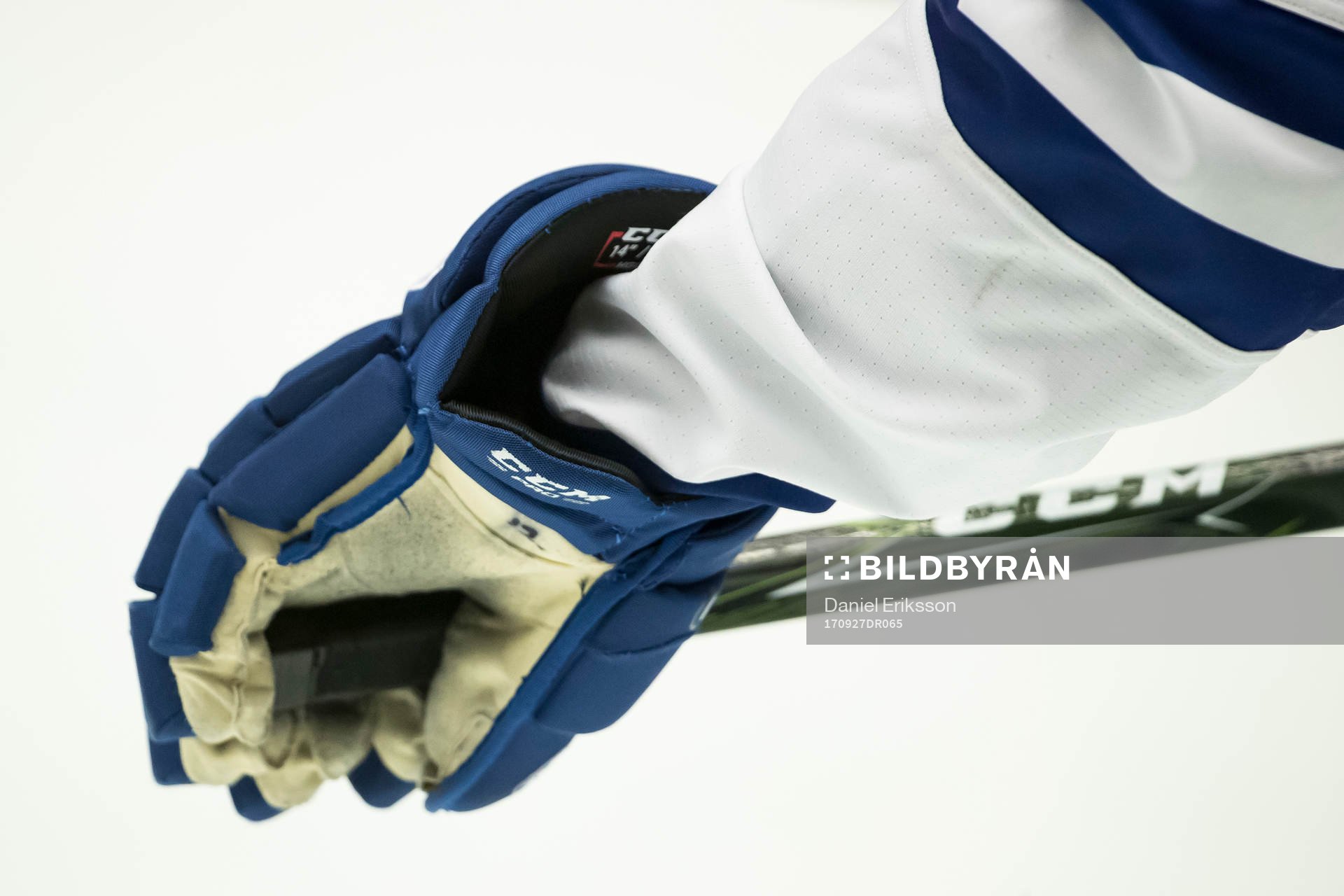 Leksands handske i ishockeymatchen i HockeyAllsvenskan