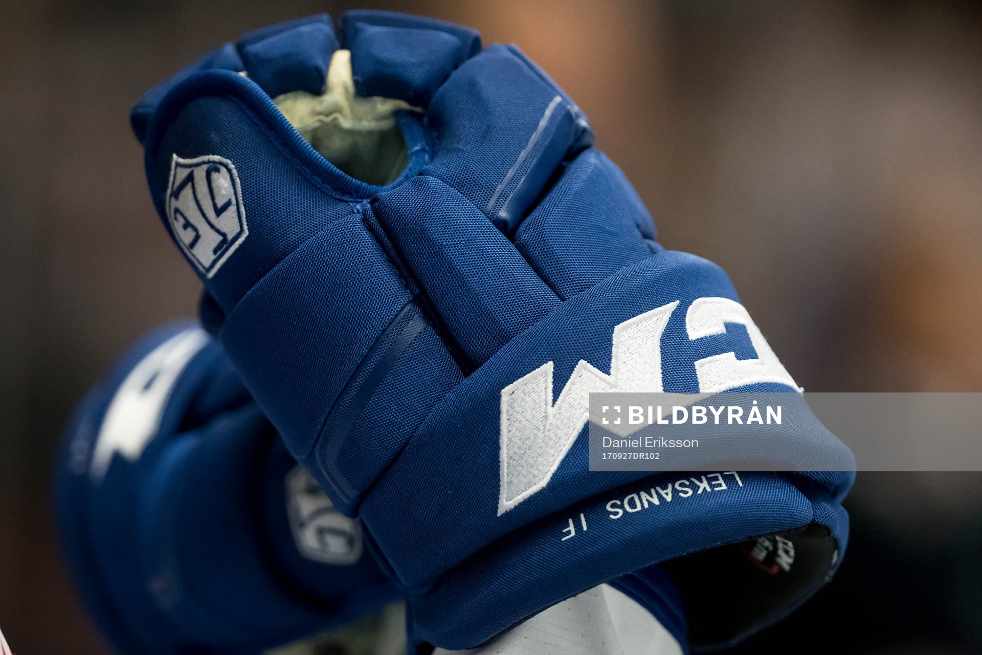 Leksands handske i ishockeymatchen i HockeyAllsvenskan