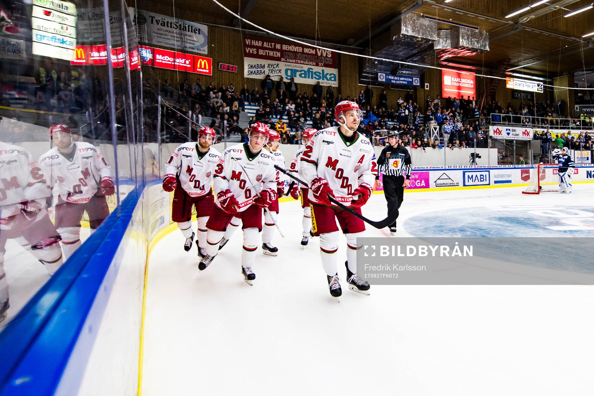 Modos Sam Marklund, Jesper Sellgren och Emil Mohlin jublar