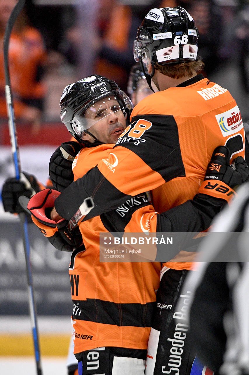 Karlskronas Cory Murphy och Daniel Gunnarsson jublar