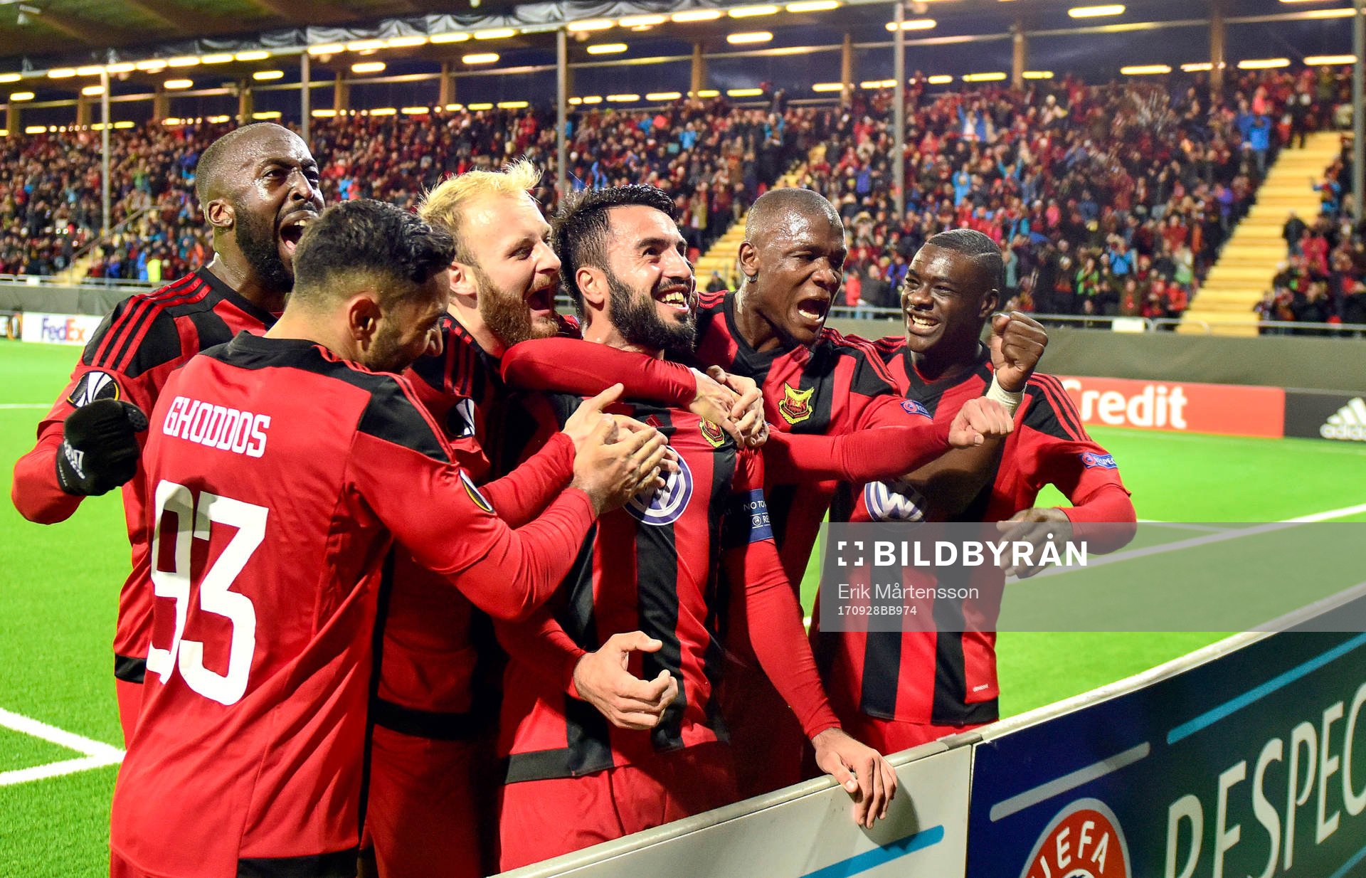 Östersunds Brwa Nouri jublar med lagkamrater efter 1-0 på straff under fotbollsmatchen i Europa League mellan Östersund och Hertha Berlin den 28 september 2017 i Östersund.
