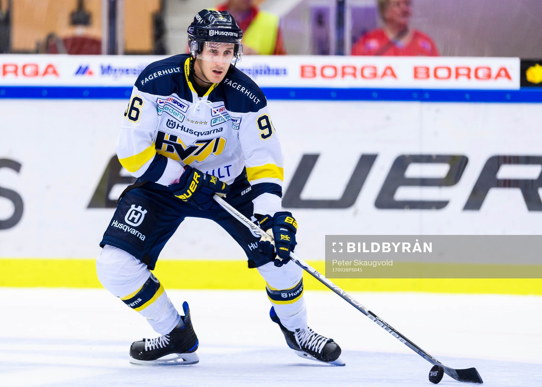 s Bill Sweatt med pucken