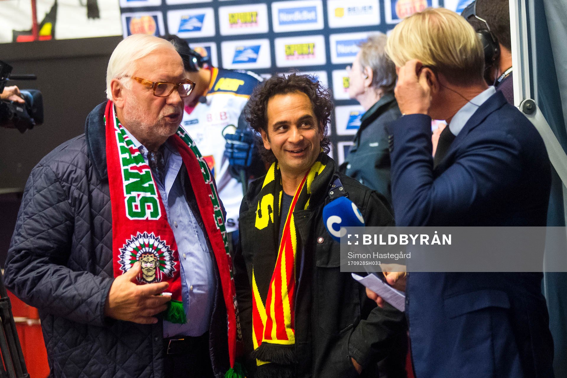 Krögaren Leif Mannerström med Frölundahalsduk i