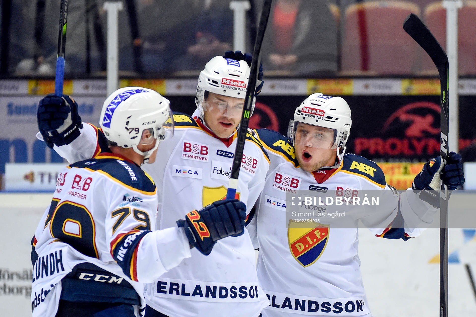 Djurgårdens Jesper Pettersson jublar med lagkamrater