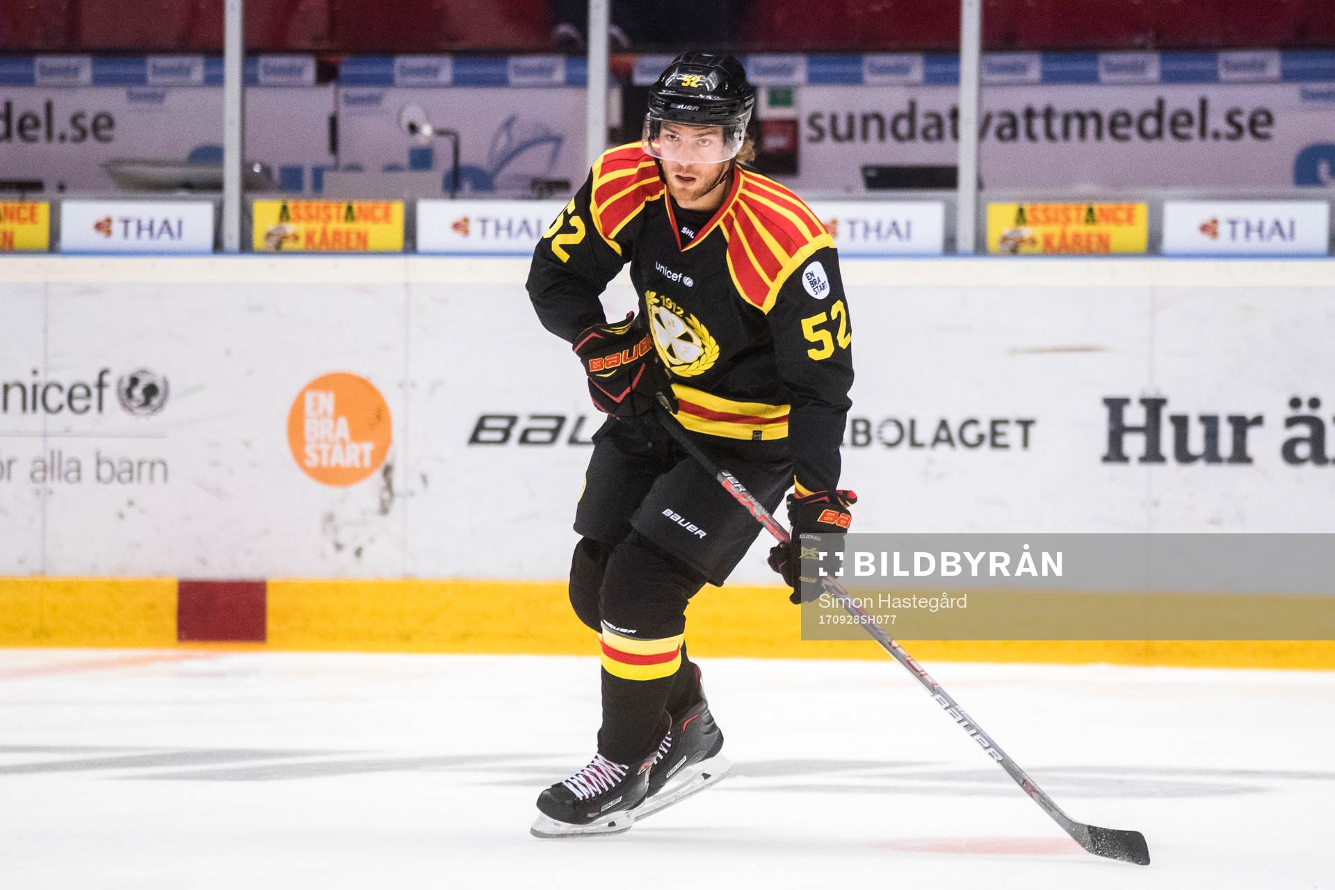 Brynäs Christopher Liljewall  före ishockeymatchen i SHL