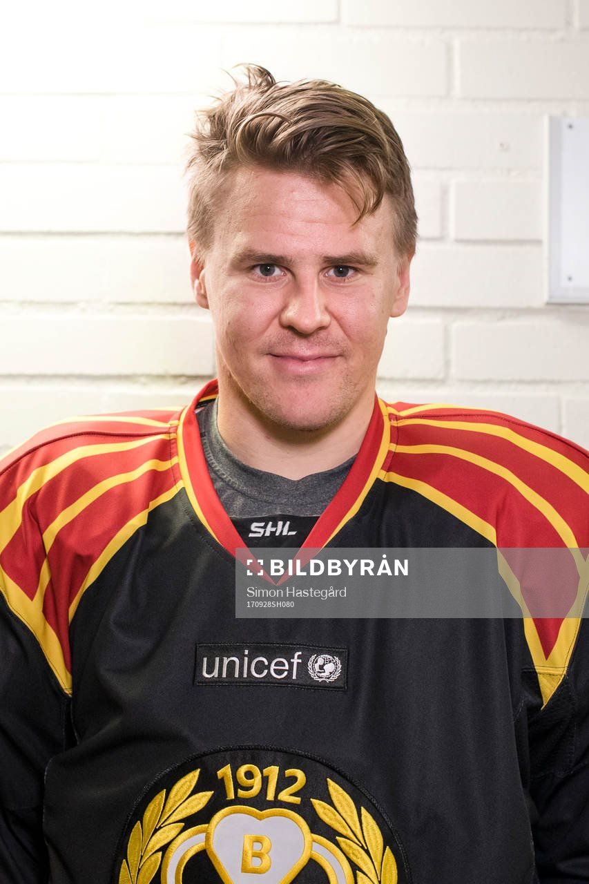 Brynäs Mikael Johansson före ishockeymatchen i SHL mellan
