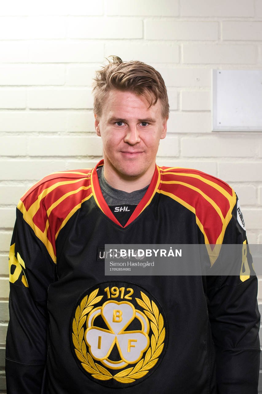 Brynäs Mikael Johansson före ishockeymatchen i SHL mellan